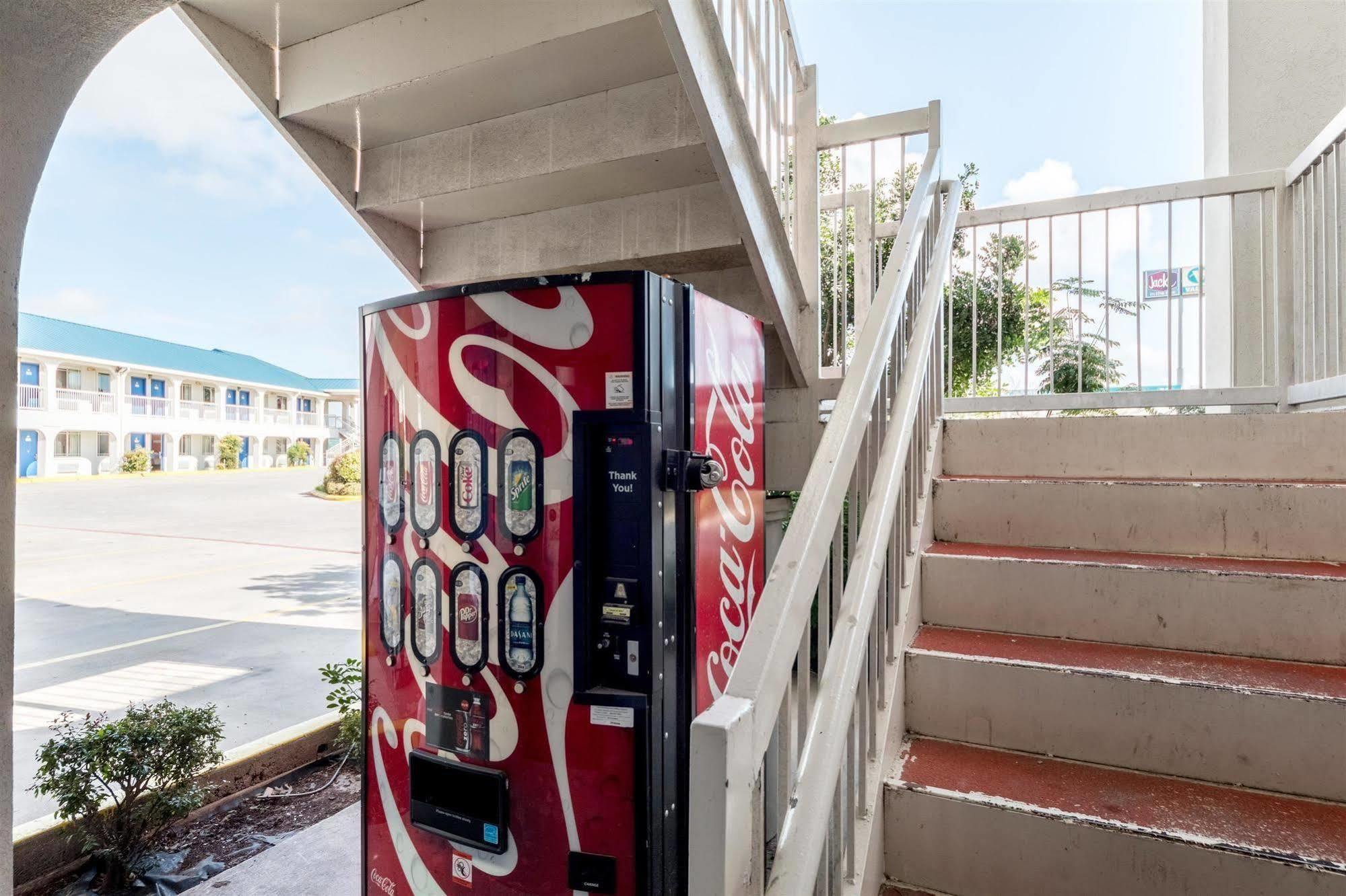 Motel 6 Seguin Tx Exterior foto